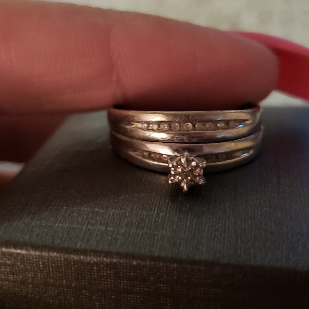 Beautiful white Gold diamond wedding band set